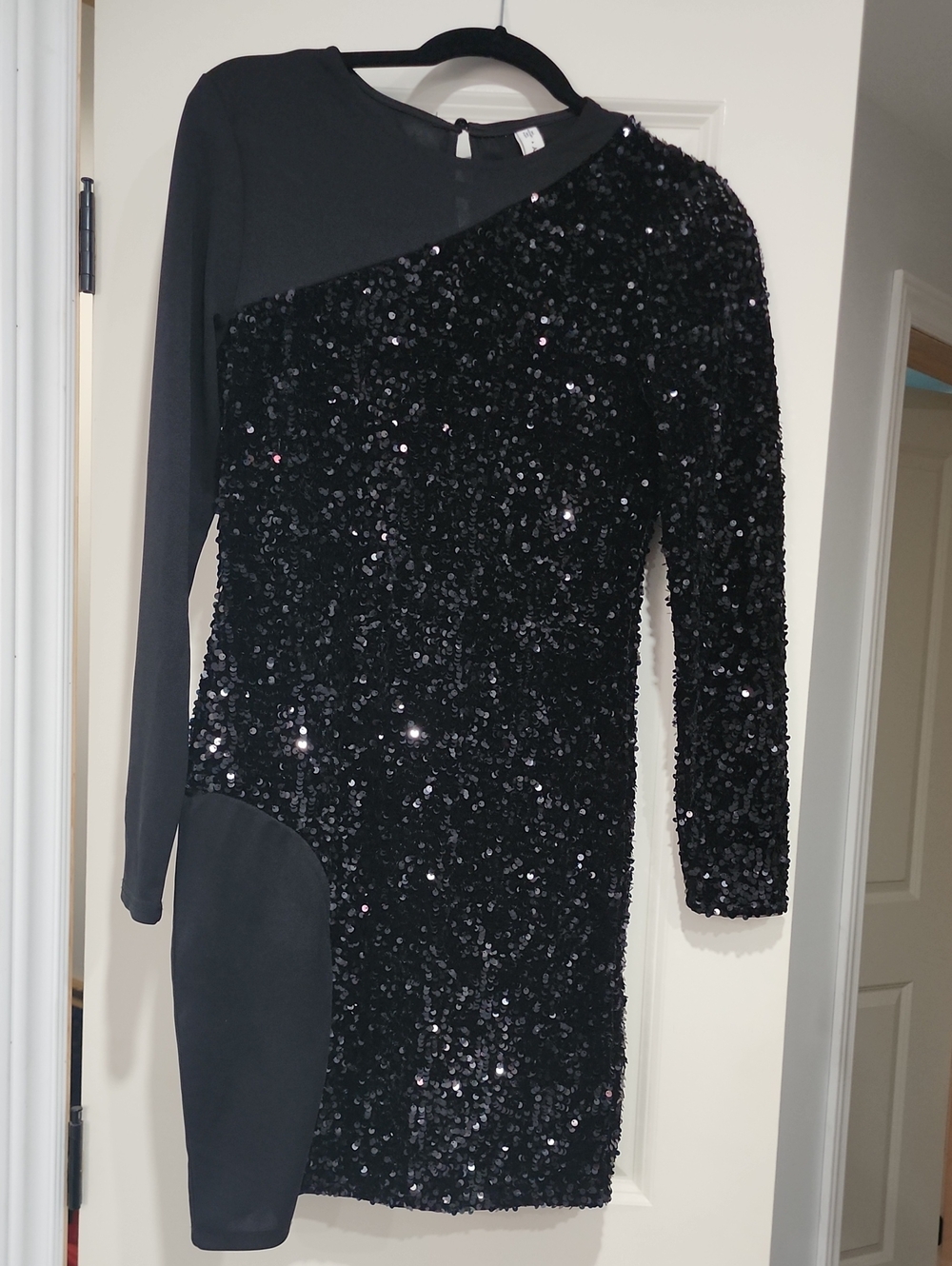 🐩ONLY Sequin Mini Dress in Black Size Medium Like New